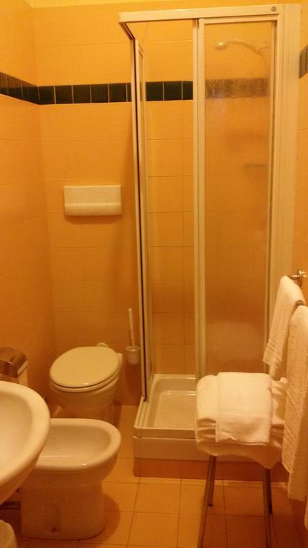 Hotel Quattro Strade Garbagnate Milanese Exterior photo