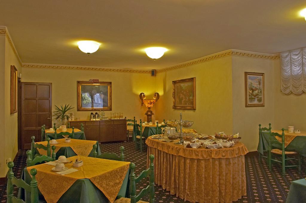 Hotel Quattro Strade Garbagnate Milanese Exterior photo